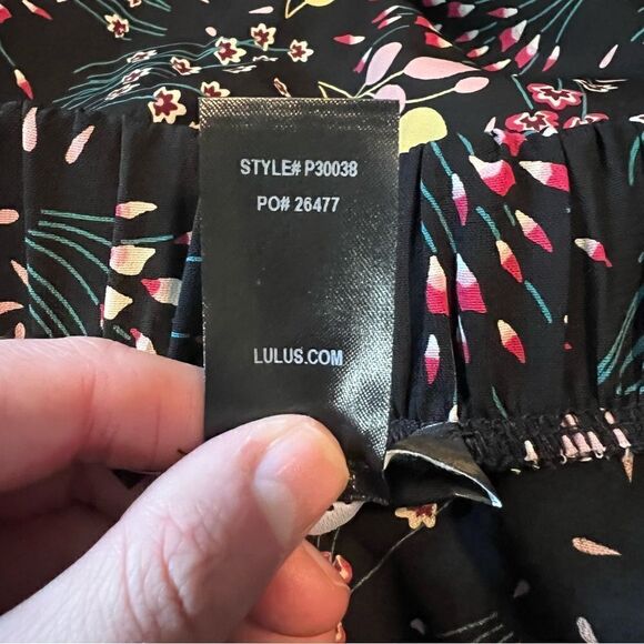Lulus black boho blooms pants. Size M - Picture 7 of 10